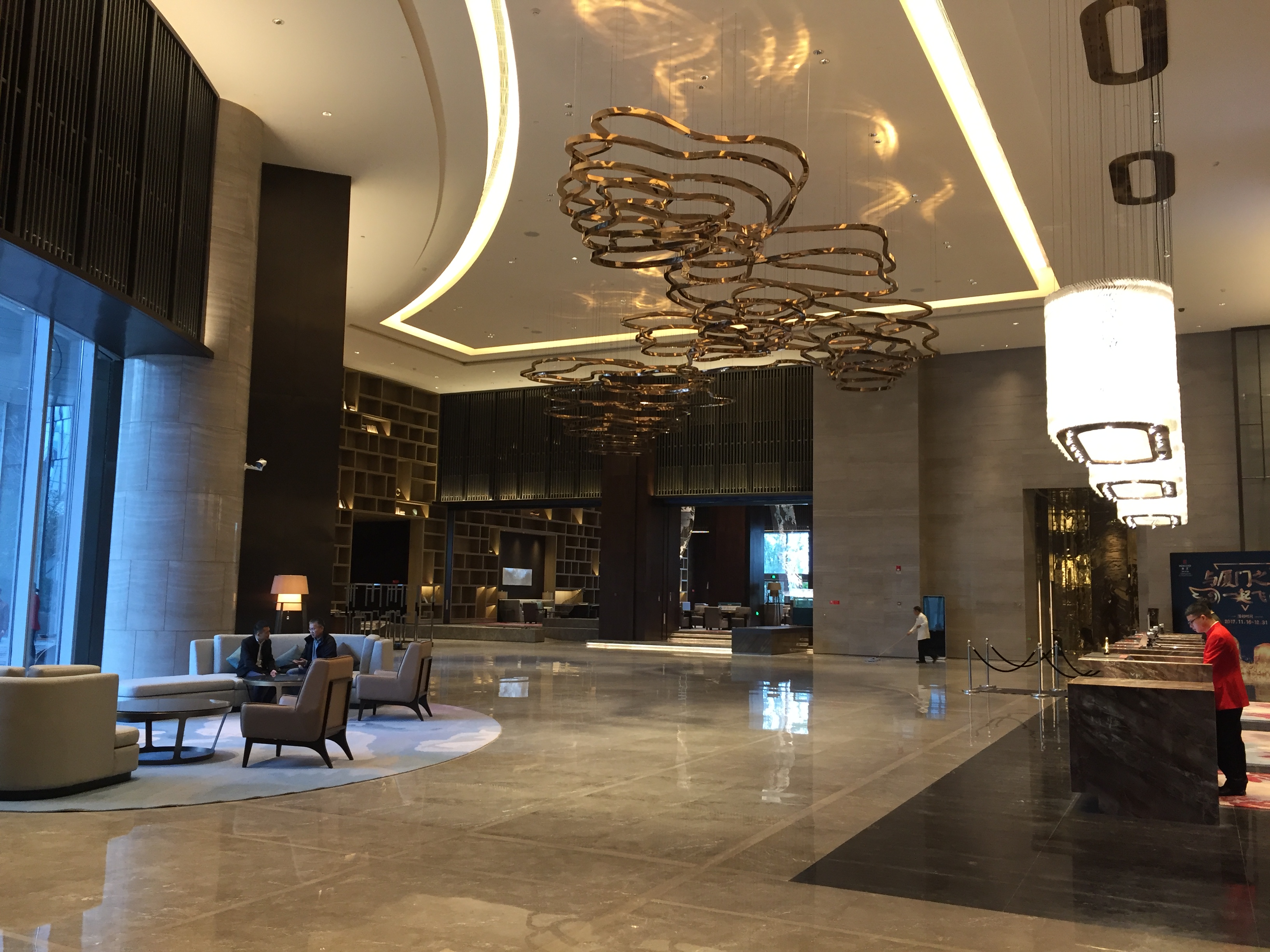 看看这些高端酒店的灯光是怎么做的？